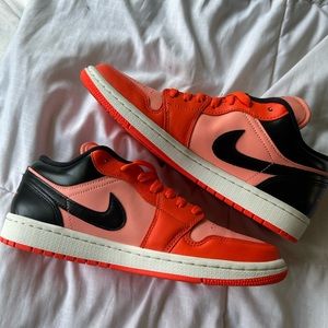 Jordan 1 Low Orange Black
Size 9.5 in women’s
